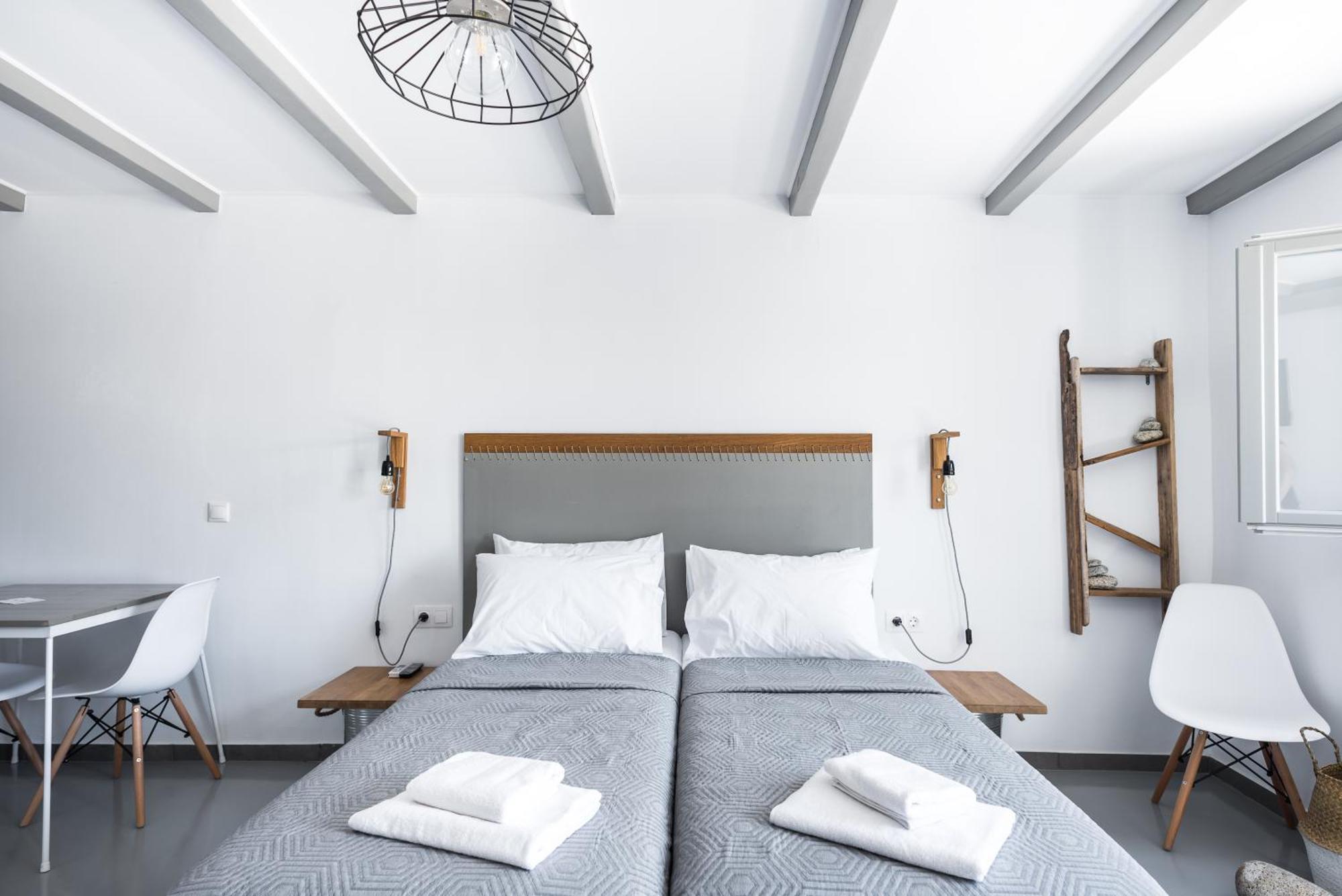 White And Grey Apartment Mykonos Town Exterior photo