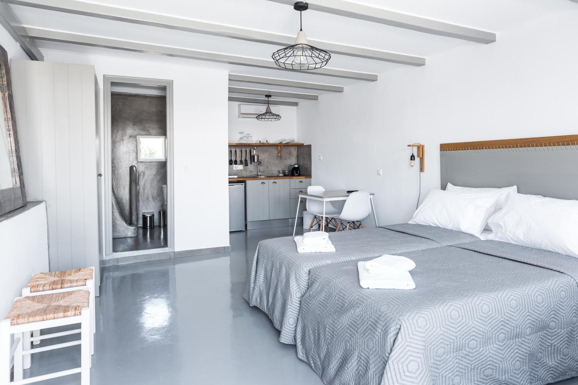 White And Grey Apartment Mykonos Town Exterior photo