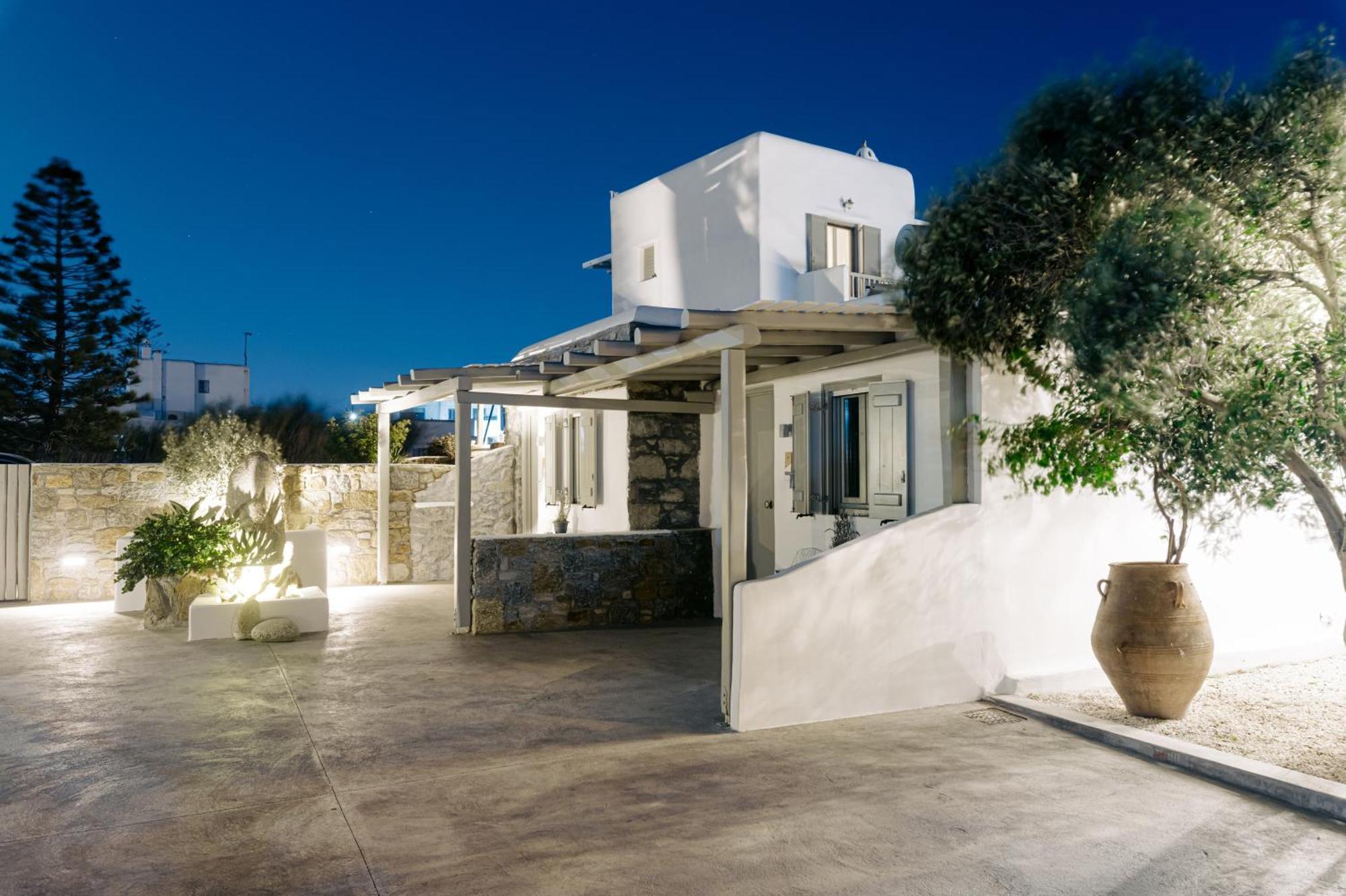 White And Grey Apartment Mykonos Town Exterior photo